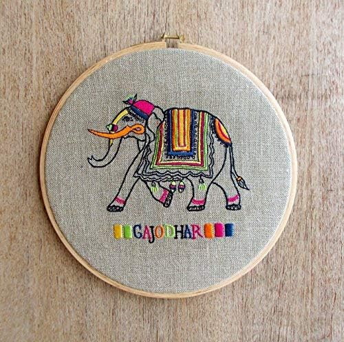 VLiving Hoop Art Linen i Brocade tkanina zidna umjetnost dizajnirana od strane ukrašenog motiva slona u vezi s vezom i primjenom, Pefect