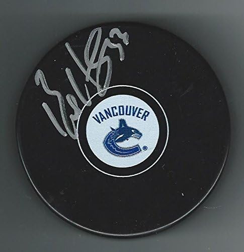 Bo Horvat potpisao je Vancouver Canucks NHL golove s autogramima.